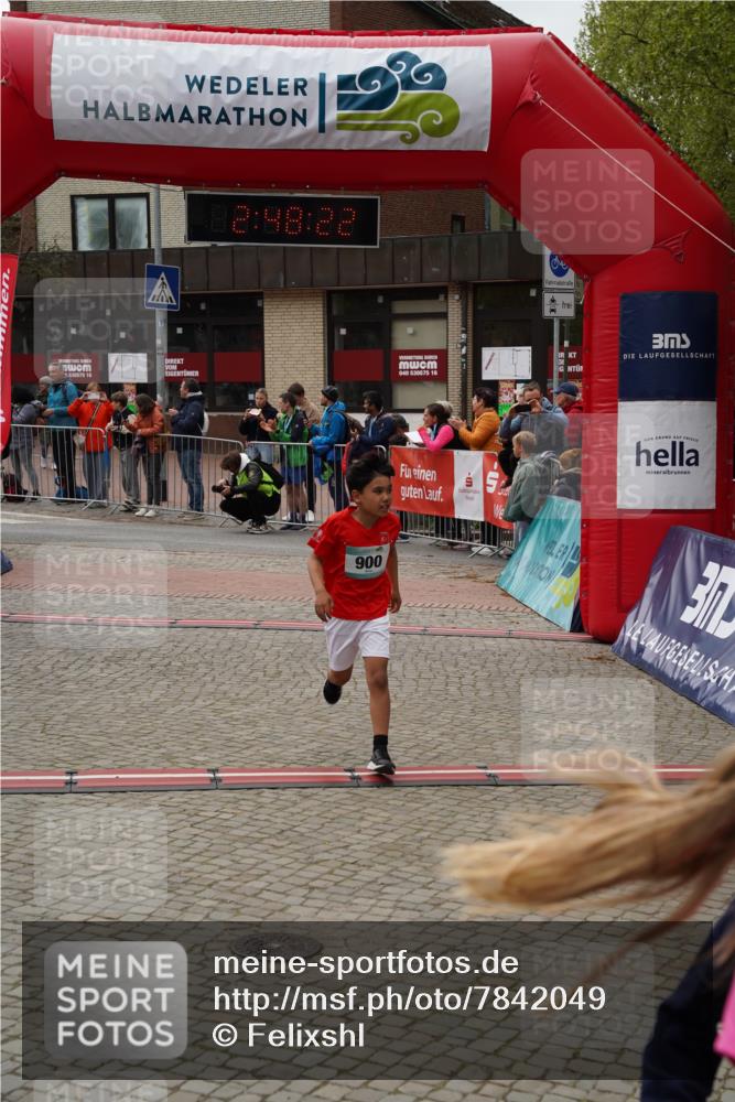 04.05.2025 - 8. Wedeler Halbmarathon Felixshl http://msf.ph/oto/7842049 04.05.2025 12:48:20 Ziel 161, 591, 900, 1076, 1191 meine-sportfotos.de