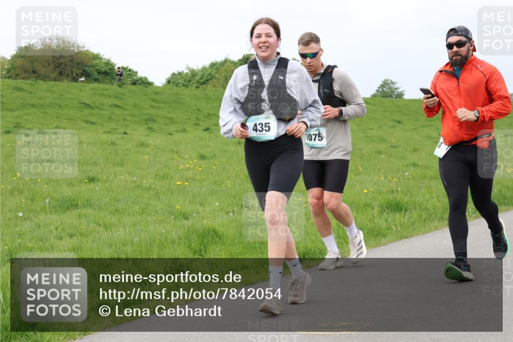 04.05.2025 - 8. Wedeler Halbmarathon Lena Gebhardt http://msf.ph/oto/7842054 04.05.2025 12:02:31 Laufen 435, 1075 meine-sportfotos.de