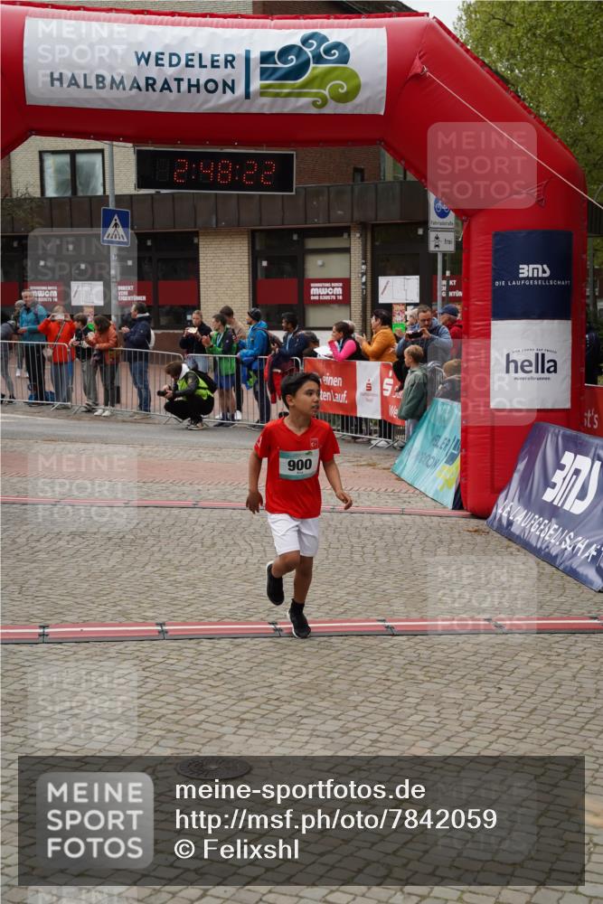 04.05.2025 - 8. Wedeler Halbmarathon Felixshl http://msf.ph/oto/7842059 04.05.2025 12:48:20 Ziel 161, 591, 900, 1076, 1191 meine-sportfotos.de