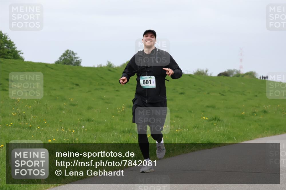04.05.2025 - 8. Wedeler Halbmarathon Lena Gebhardt http://msf.ph/oto/7842081 04.05.2025 12:03:18 Laufen 601 meine-sportfotos.de
