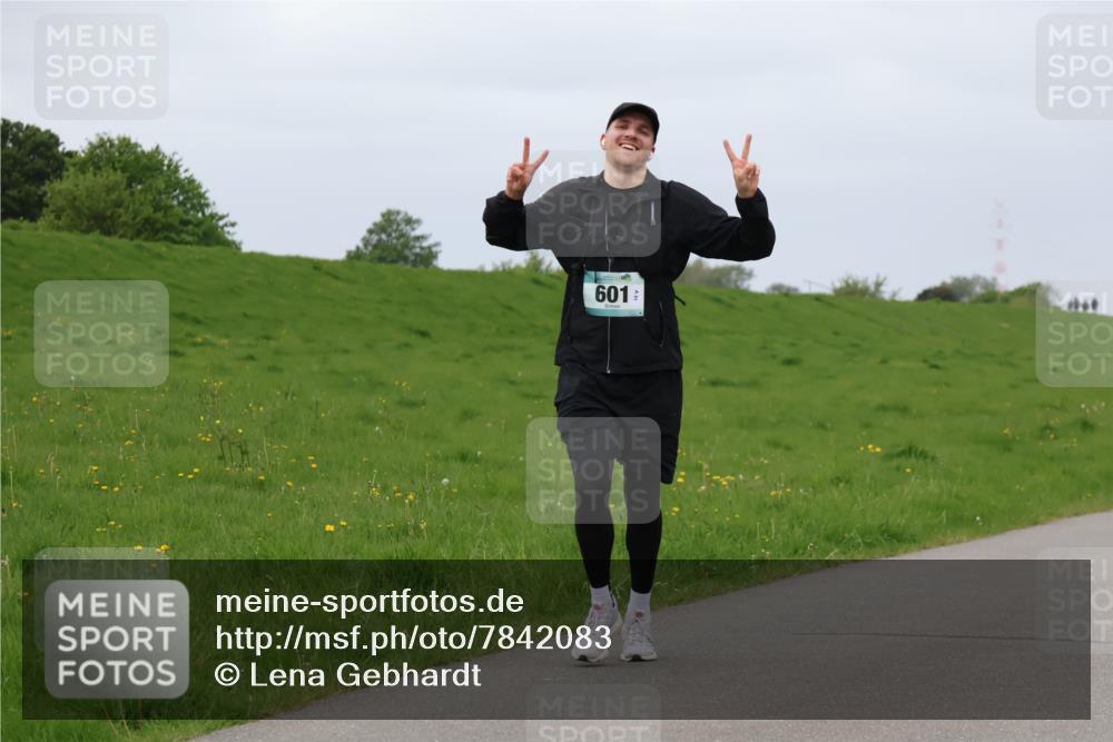 04.05.2025 - 8. Wedeler Halbmarathon Lena Gebhardt http://msf.ph/oto/7842083 04.05.2025 12:03:18 Laufen 601 meine-sportfotos.de