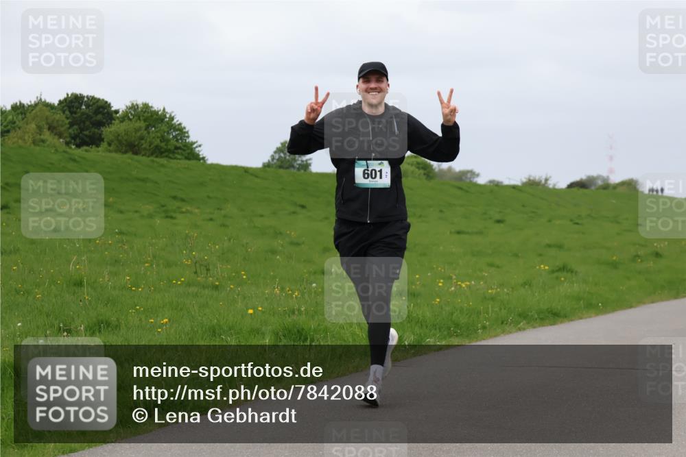 04.05.2025 - 8. Wedeler Halbmarathon Lena Gebhardt http://msf.ph/oto/7842088 04.05.2025 12:03:19 Laufen 601 meine-sportfotos.de