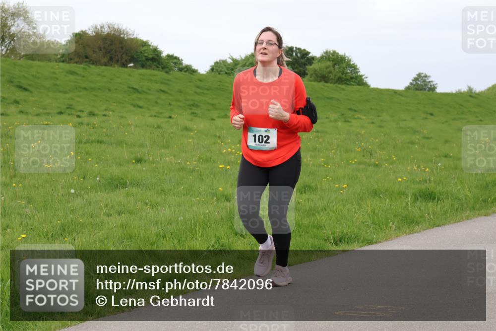 04.05.2025 - 8. Wedeler Halbmarathon Lena Gebhardt http://msf.ph/oto/7842096 04.05.2025 12:03:29 Laufen 102 meine-sportfotos.de
