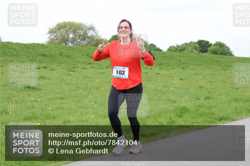04.05.2025 - 8. Wedeler Halbmarathon Lena Gebhardt http://msf.ph/oto/7842104 04.05.2025 12:03:30 Laufen 102 meine-sportfotos.de