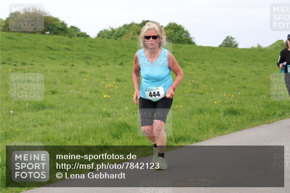 04.05.2025 - 8. Wedeler Halbmarathon Lena Gebhardt http://msf.ph/oto/7842123 04.05.2025 12:03:55 Laufen 444 meine-sportfotos.de