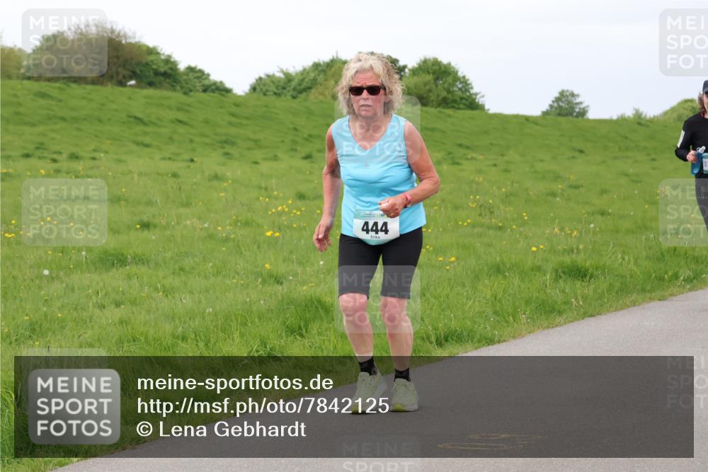 04.05.2025 - 8. Wedeler Halbmarathon Lena Gebhardt http://msf.ph/oto/7842125 04.05.2025 12:03:55 Laufen 444 meine-sportfotos.de