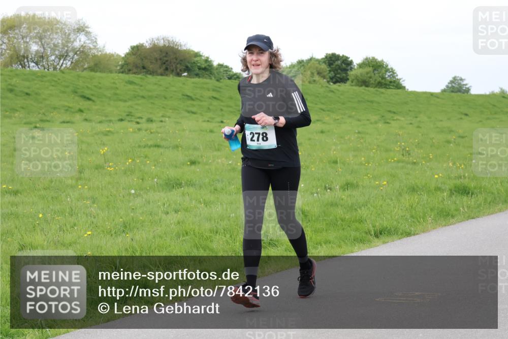 04.05.2025 - 8. Wedeler Halbmarathon Lena Gebhardt http://msf.ph/oto/7842136 04.05.2025 12:03:59 Laufen 278 meine-sportfotos.de