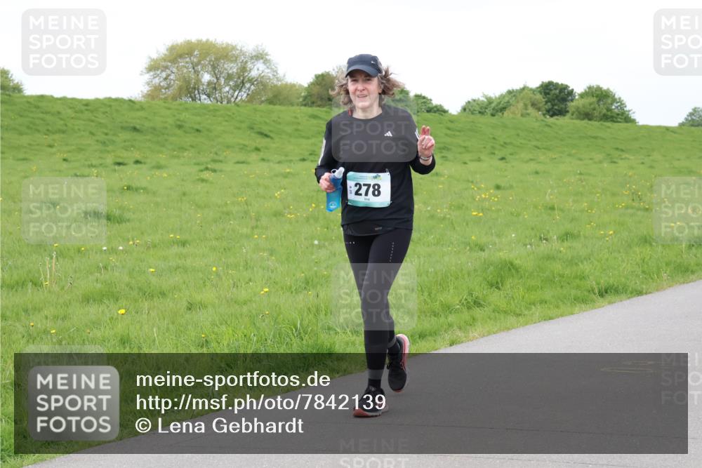 04.05.2025 - 8. Wedeler Halbmarathon Lena Gebhardt http://msf.ph/oto/7842139 04.05.2025 12:03:59 Laufen 278 meine-sportfotos.de