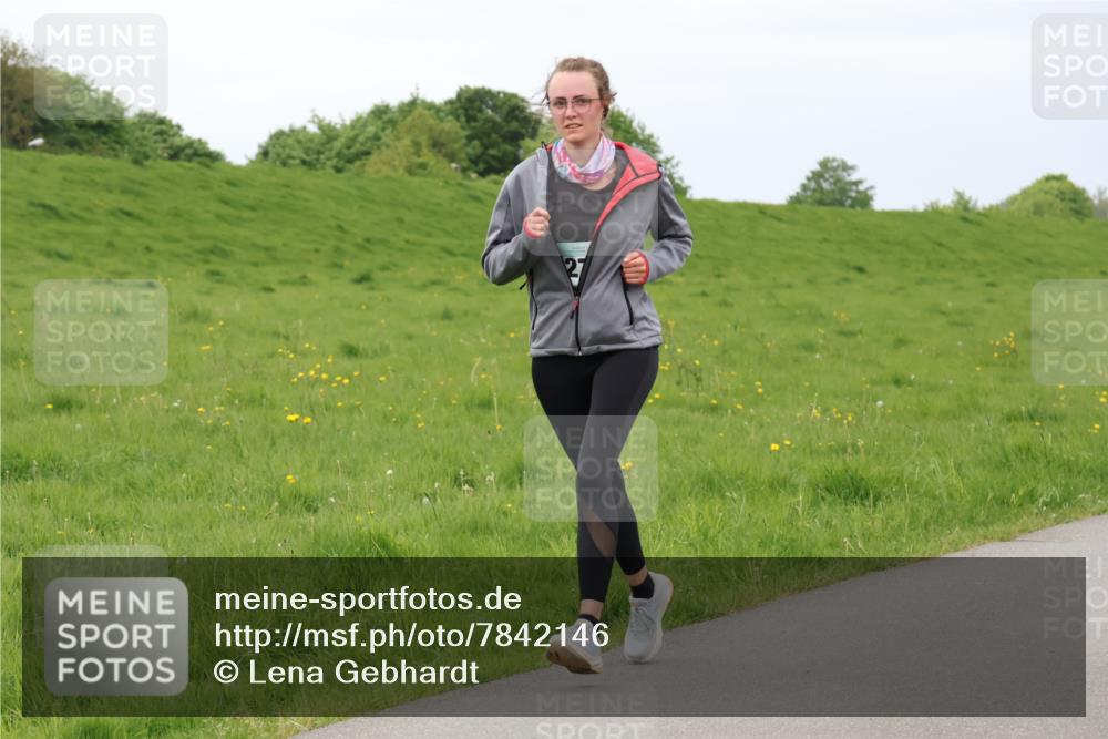 04.05.2025 - 8. Wedeler Halbmarathon Lena Gebhardt http://msf.ph/oto/7842146 04.05.2025 12:04:06 Laufen  meine-sportfotos.de