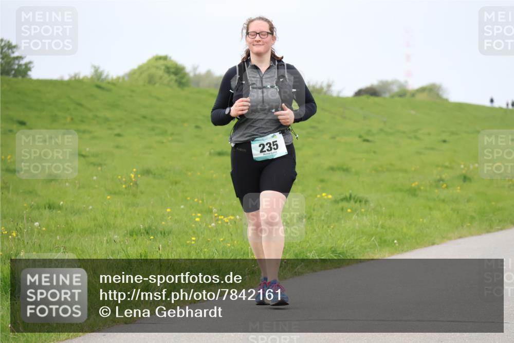 04.05.2025 - 8. Wedeler Halbmarathon Lena Gebhardt http://msf.ph/oto/7842161 04.05.2025 12:04:21 Laufen 235 meine-sportfotos.de