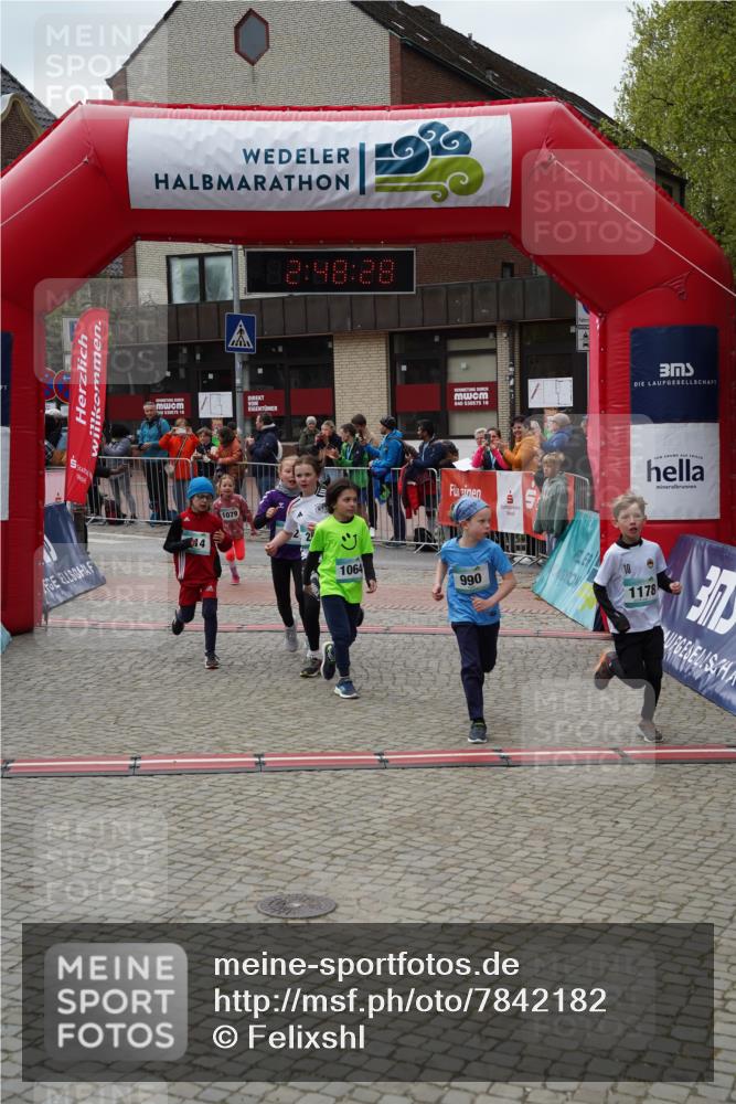 04.05.2025 - 8. Wedeler Halbmarathon Felixshl http://msf.ph/oto/7842182 04.05.2025 12:48:26 Ziel 162, 257, 614, 990, 1064, 1079, 1178 meine-sportfotos.de