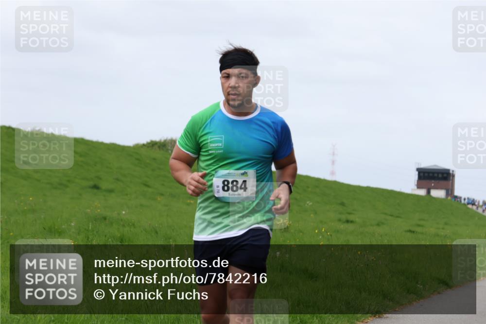 04.05.2025 - 8. Wedeler Halbmarathon Yannick Fuchs http://msf.ph/oto/7842216 04.05.2025 11:50:18 Laufen 884, 70 meine-sportfotos.de