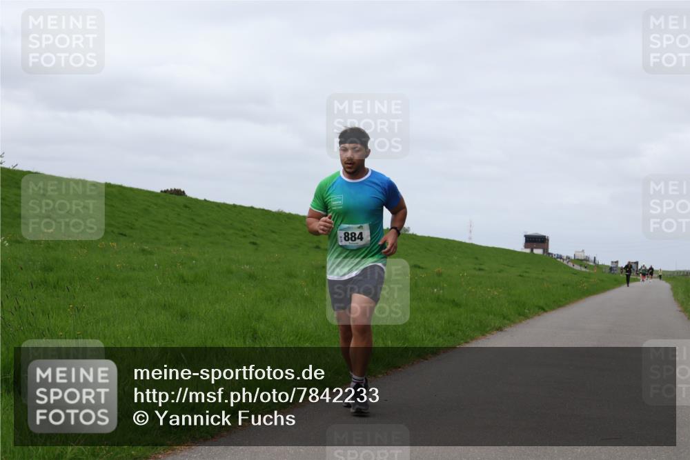 04.05.2025 - 8. Wedeler Halbmarathon Yannick Fuchs http://msf.ph/oto/7842233 04.05.2025 11:50:19 Laufen 884 meine-sportfotos.de