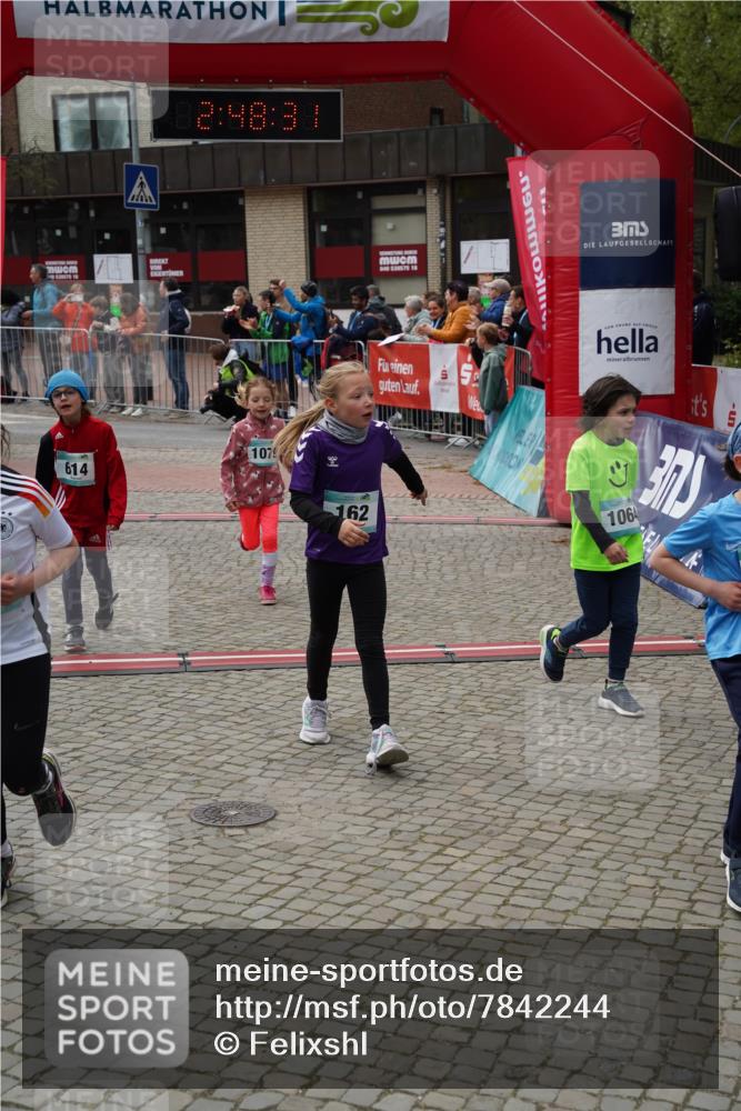 04.05.2025 - 8. Wedeler Halbmarathon Felixshl http://msf.ph/oto/7842244 04.05.2025 12:48:28 Ziel 162, 257, 614, 990, 1064, 1079, 1178 meine-sportfotos.de