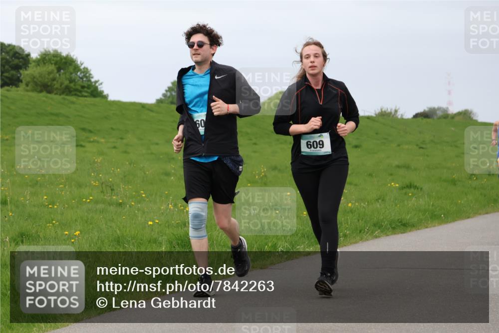 04.05.2025 - 8. Wedeler Halbmarathon Lena Gebhardt http://msf.ph/oto/7842263 04.05.2025 12:07:03 Laufen 60, 609 meine-sportfotos.de