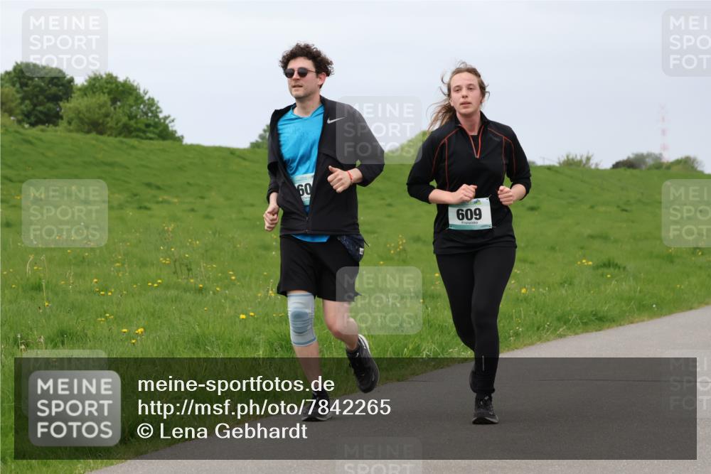 04.05.2025 - 8. Wedeler Halbmarathon Lena Gebhardt http://msf.ph/oto/7842265 04.05.2025 12:07:03 Laufen 60, 609 meine-sportfotos.de