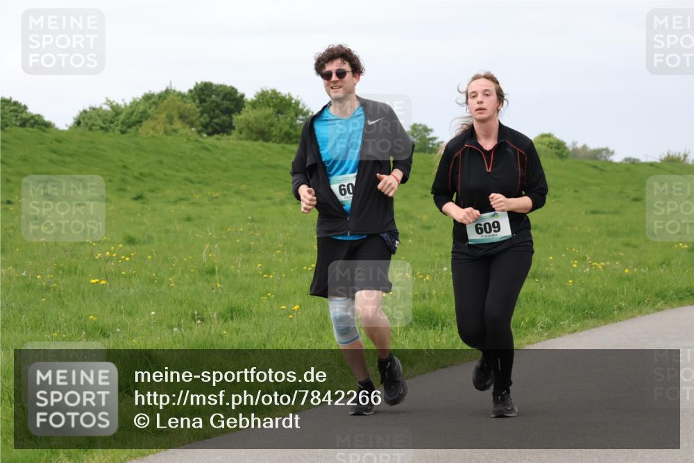 04.05.2025 - 8. Wedeler Halbmarathon Lena Gebhardt http://msf.ph/oto/7842266 04.05.2025 12:07:03 Laufen 60, 609 meine-sportfotos.de