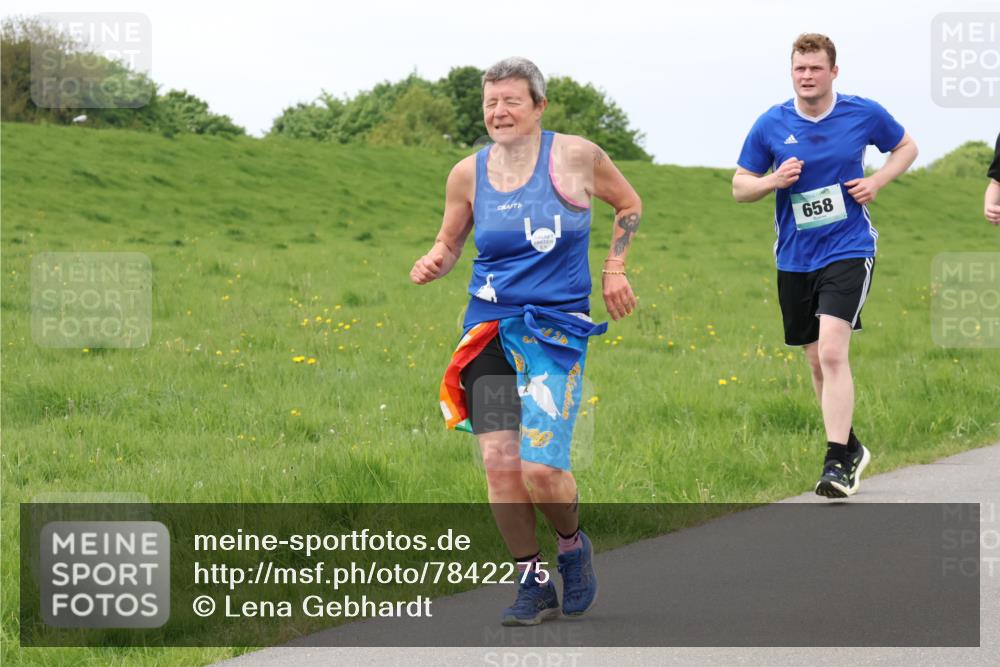 04.05.2025 - 8. Wedeler Halbmarathon Lena Gebhardt http://msf.ph/oto/7842275 04.05.2025 12:07:11 Laufen 658 meine-sportfotos.de