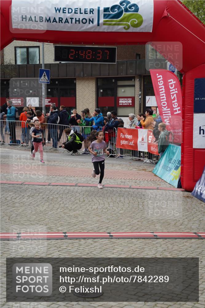 04.05.2025 - 8. Wedeler Halbmarathon Felixshl http://msf.ph/oto/7842289 04.05.2025 12:48:35 Ziel 32, 621, 1185 meine-sportfotos.de