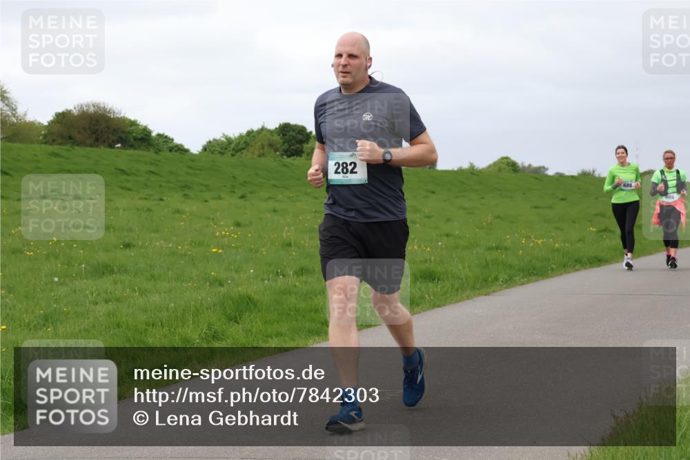 04.05.2025 - 8. Wedeler Halbmarathon Lena Gebhardt http://msf.ph/oto/7842303 04.05.2025 12:07:23 Laufen 282, 688, 686 meine-sportfotos.de