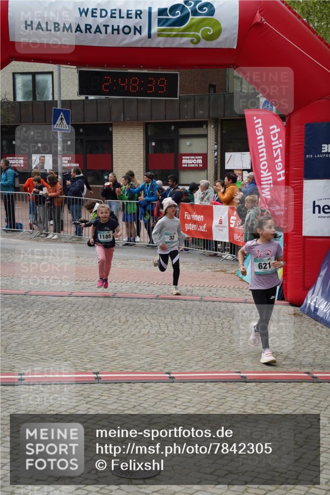 04.05.2025 - 8. Wedeler Halbmarathon Felixshl http://msf.ph/oto/7842305 04.05.2025 12:48:36 Ziel 32, 621, 1140, 1185 meine-sportfotos.de