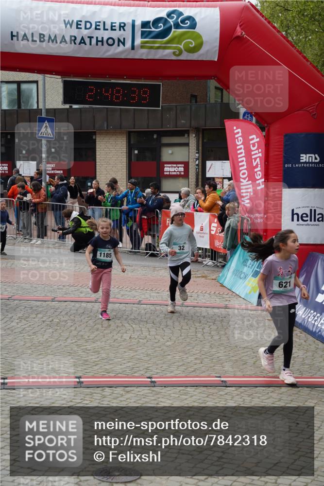 04.05.2025 - 8. Wedeler Halbmarathon Felixshl http://msf.ph/oto/7842318 04.05.2025 12:48:37 Ziel 32, 621, 1140, 1182, 1185 meine-sportfotos.de