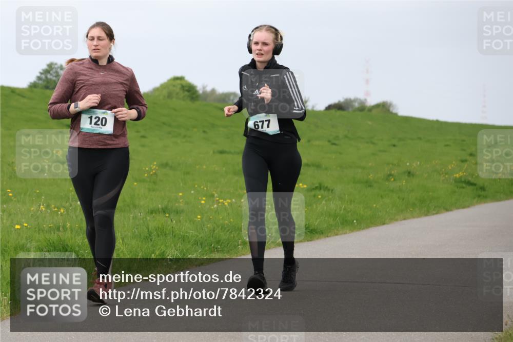 04.05.2025 - 8. Wedeler Halbmarathon Lena Gebhardt http://msf.ph/oto/7842324 04.05.2025 12:07:46 Laufen 120, 677 meine-sportfotos.de