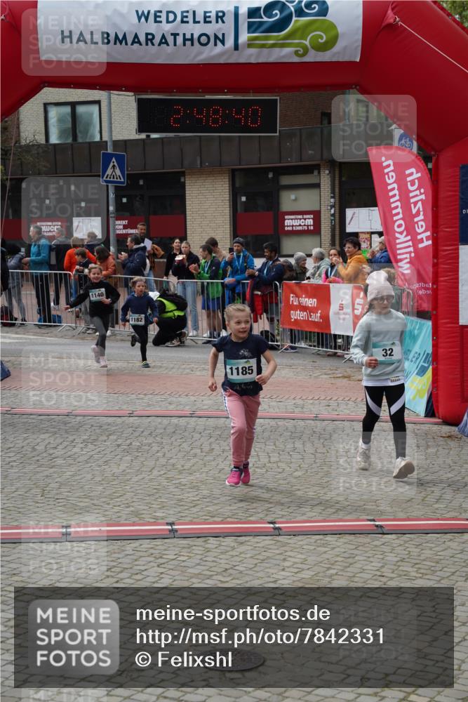 04.05.2025 - 8. Wedeler Halbmarathon Felixshl http://msf.ph/oto/7842331 04.05.2025 12:48:38 Ziel 32, 621, 1140, 1182, 1185 meine-sportfotos.de