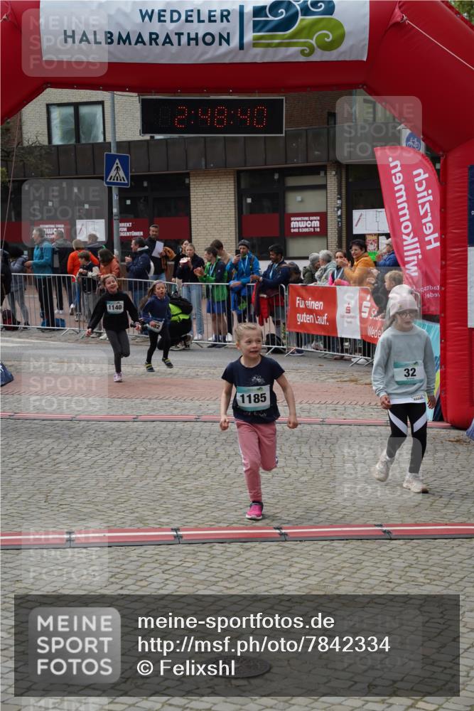 04.05.2025 - 8. Wedeler Halbmarathon Felixshl http://msf.ph/oto/7842334 04.05.2025 12:48:38 Ziel 32, 621, 1140, 1182, 1185 meine-sportfotos.de