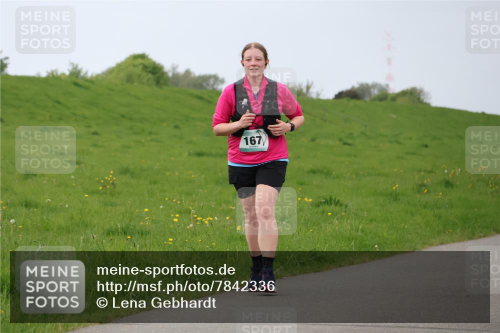 04.05.2025 - 8. Wedeler Halbmarathon Lena Gebhardt http://msf.ph/oto/7842336 04.05.2025 12:08:30 Laufen 167 meine-sportfotos.de