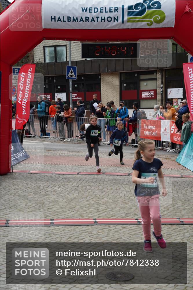 04.05.2025 - 8. Wedeler Halbmarathon Felixshl http://msf.ph/oto/7842338 04.05.2025 12:48:39 Ziel 32, 621, 1140, 1182, 1185 meine-sportfotos.de
