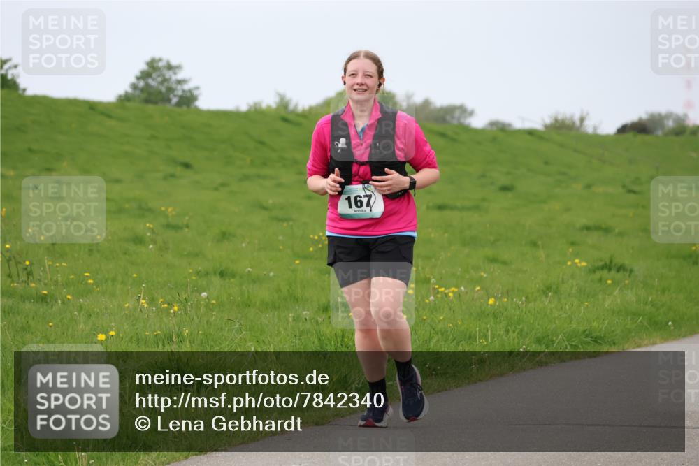 04.05.2025 - 8. Wedeler Halbmarathon Lena Gebhardt http://msf.ph/oto/7842340 04.05.2025 12:08:32 Laufen 167 meine-sportfotos.de
