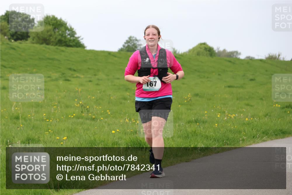 04.05.2025 - 8. Wedeler Halbmarathon Lena Gebhardt http://msf.ph/oto/7842341 04.05.2025 12:08:33 Laufen 167 meine-sportfotos.de