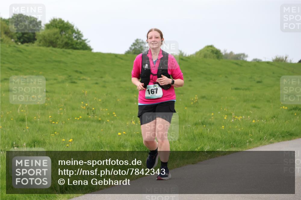 04.05.2025 - 8. Wedeler Halbmarathon Lena Gebhardt http://msf.ph/oto/7842343 04.05.2025 12:08:33 Laufen 167 meine-sportfotos.de