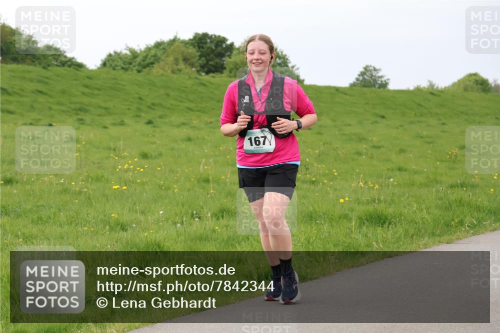 04.05.2025 - 8. Wedeler Halbmarathon Lena Gebhardt http://msf.ph/oto/7842344 04.05.2025 12:08:34 Laufen 167 meine-sportfotos.de