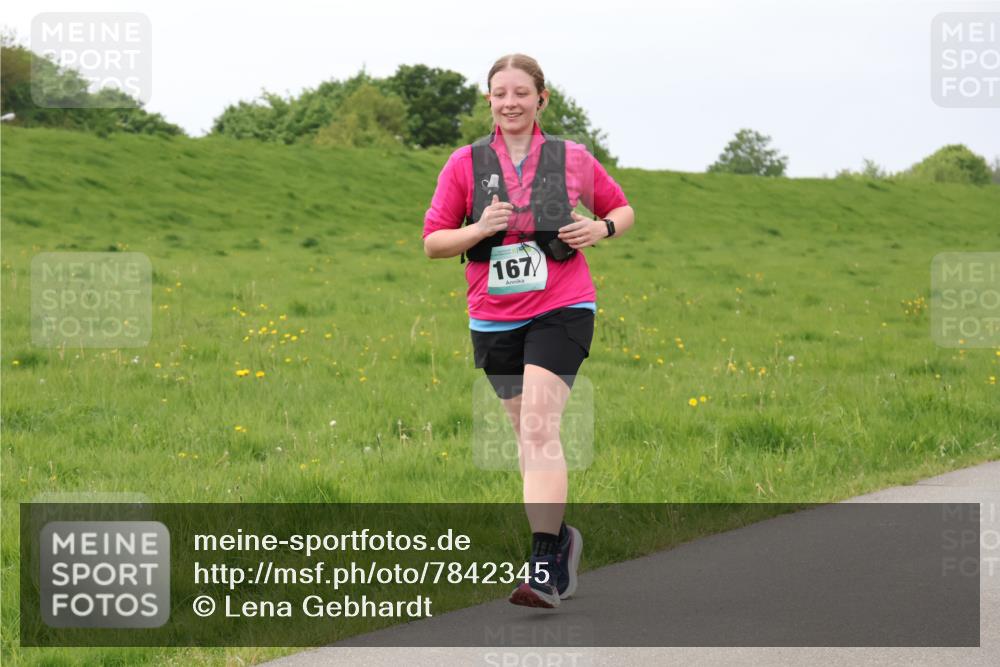 04.05.2025 - 8. Wedeler Halbmarathon Lena Gebhardt http://msf.ph/oto/7842345 04.05.2025 12:08:34 Laufen 167 meine-sportfotos.de