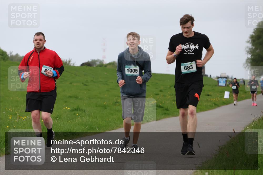 04.05.2025 - 8. Wedeler Halbmarathon Lena Gebhardt http://msf.ph/oto/7842346 04.05.2025 12:09:05 Laufen 1005, 683 meine-sportfotos.de