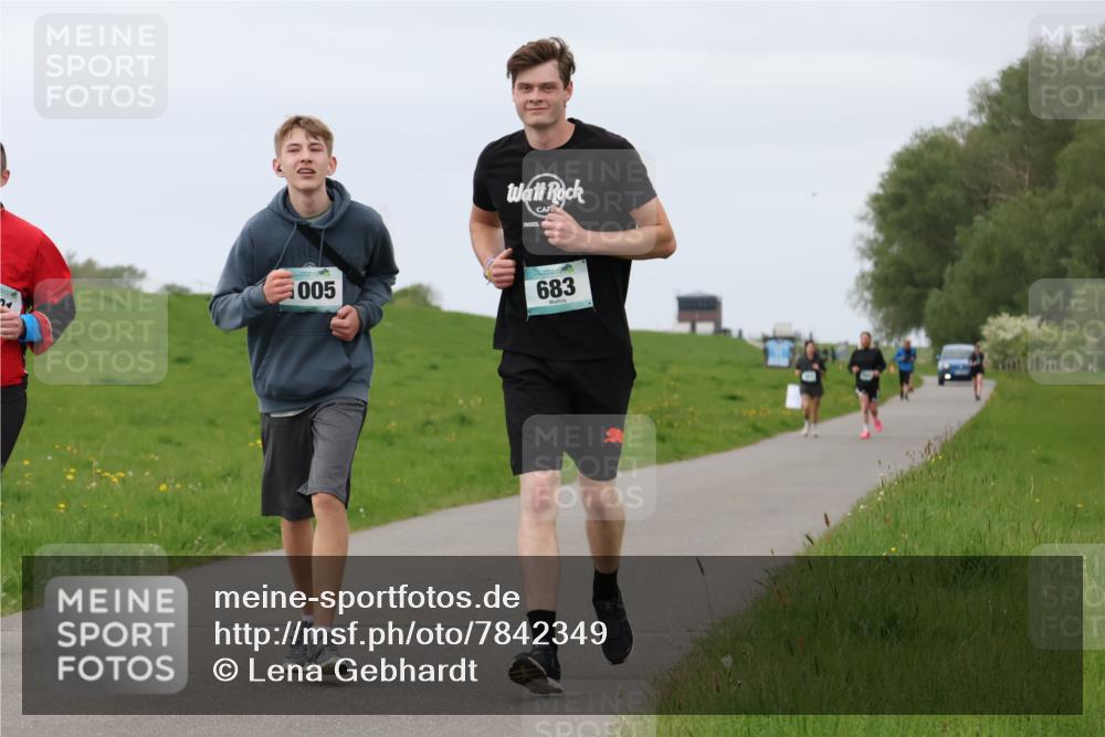 04.05.2025 - 8. Wedeler Halbmarathon Lena Gebhardt http://msf.ph/oto/7842349 04.05.2025 12:09:07 Laufen 21, 005, 683 meine-sportfotos.de
