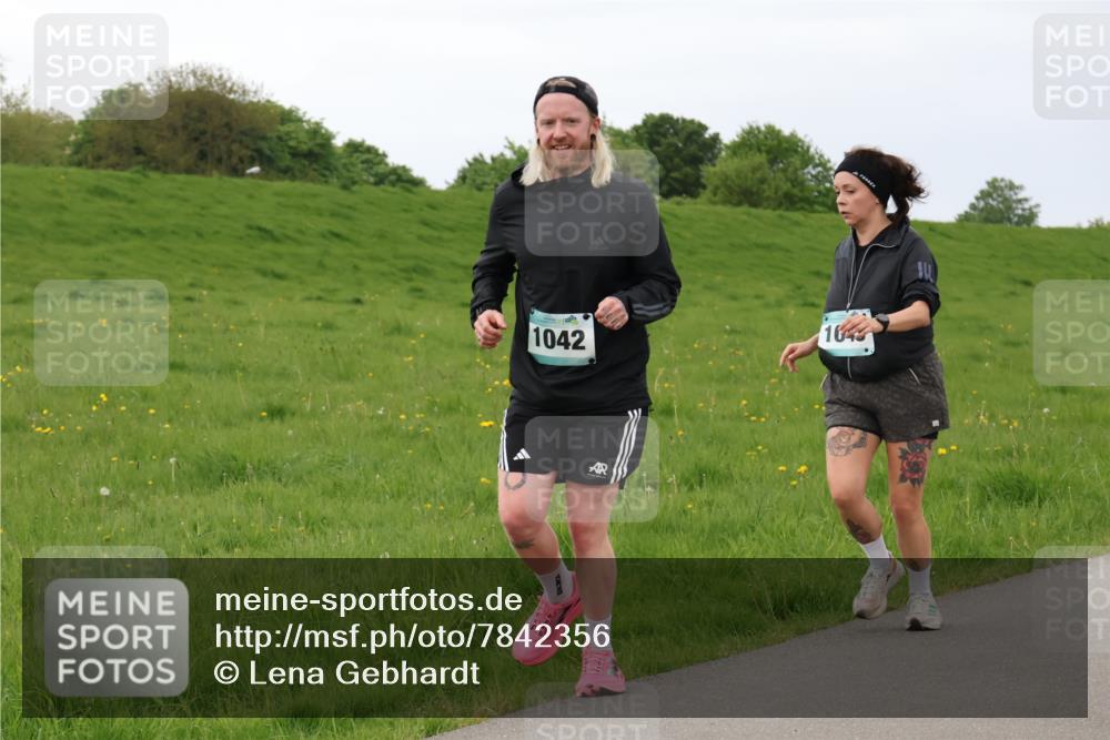 04.05.2025 - 8. Wedeler Halbmarathon Lena Gebhardt http://msf.ph/oto/7842356 04.05.2025 12:09:34 Laufen 1042, 164 meine-sportfotos.de