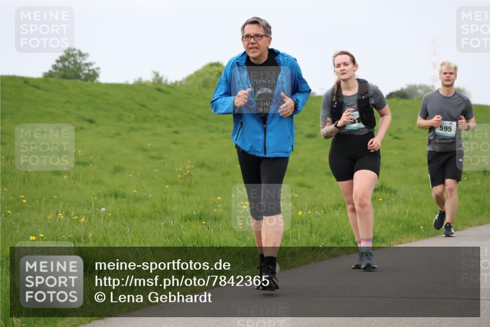 04.05.2025 - 8. Wedeler Halbmarathon Lena Gebhardt http://msf.ph/oto/7842365 04.05.2025 12:10:00 Laufen 595 meine-sportfotos.de
