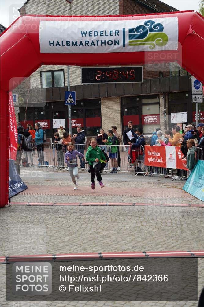 04.05.2025 - 8. Wedeler Halbmarathon Felixshl http://msf.ph/oto/7842366 04.05.2025 12:48:42 Ziel 32, 1140, 1172, 1182, 1185, 1190 meine-sportfotos.de