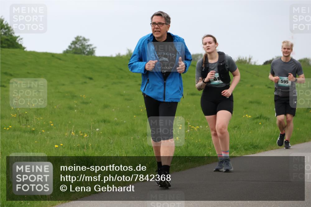 04.05.2025 - 8. Wedeler Halbmarathon Lena Gebhardt http://msf.ph/oto/7842368 04.05.2025 12:10:00 Laufen 1, 595 meine-sportfotos.de