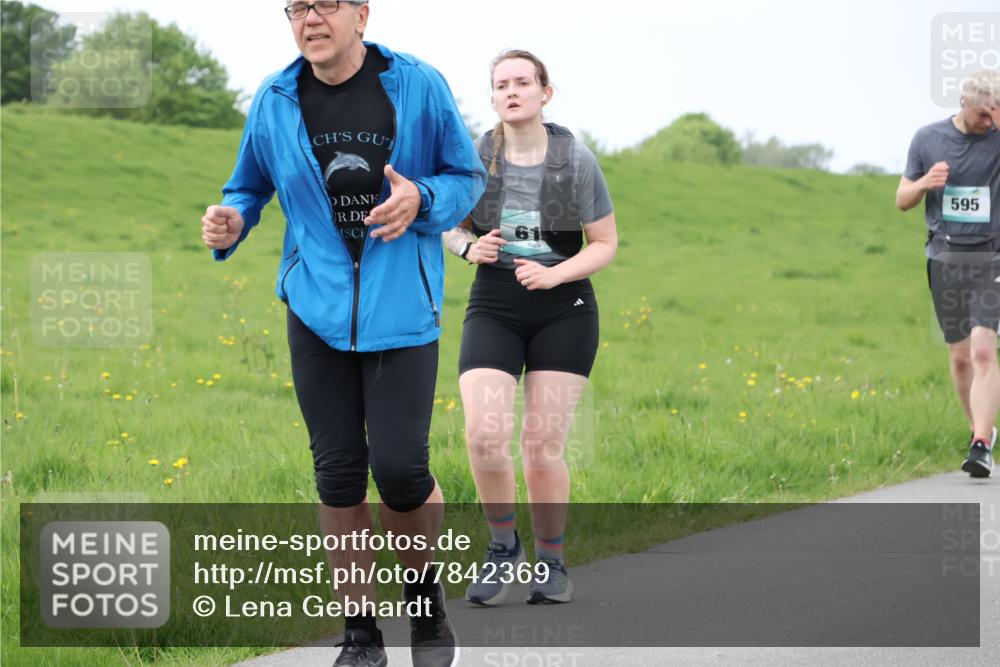 04.05.2025 - 8. Wedeler Halbmarathon Lena Gebhardt http://msf.ph/oto/7842369 04.05.2025 12:10:02 Laufen 595 meine-sportfotos.de