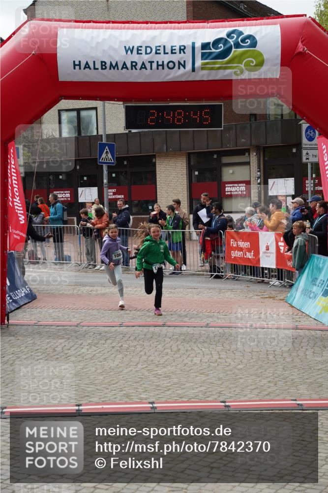 04.05.2025 - 8. Wedeler Halbmarathon Felixshl http://msf.ph/oto/7842370 04.05.2025 12:48:43 Ziel 32, 1140, 1172, 1182, 1185, 1190 meine-sportfotos.de