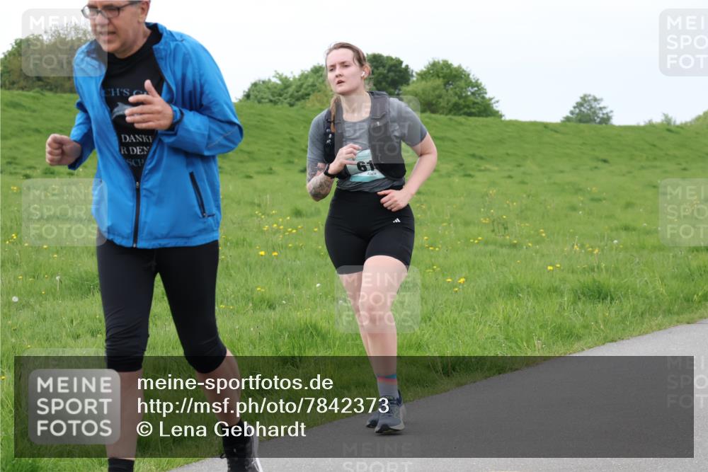 04.05.2025 - 8. Wedeler Halbmarathon Lena Gebhardt http://msf.ph/oto/7842373 04.05.2025 12:10:04 Laufen 61 meine-sportfotos.de