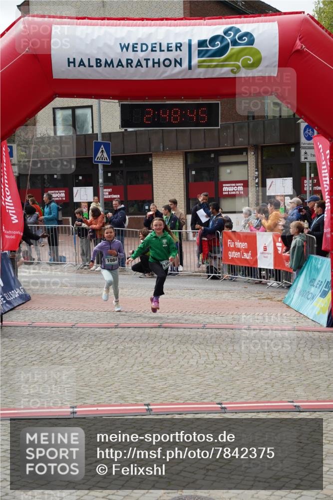 04.05.2025 - 8. Wedeler Halbmarathon Felixshl http://msf.ph/oto/7842375 04.05.2025 12:48:43 Ziel 32, 1140, 1172, 1182, 1185, 1190 meine-sportfotos.de