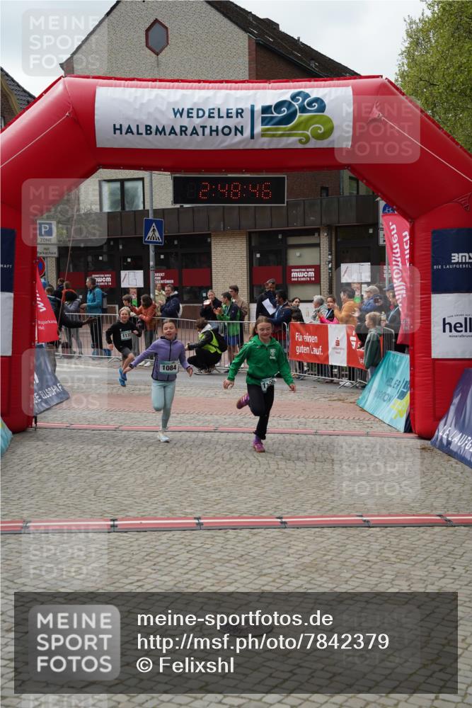04.05.2025 - 8. Wedeler Halbmarathon Felixshl http://msf.ph/oto/7842379 04.05.2025 12:48:43 Ziel 32, 1140, 1172, 1182, 1185, 1190 meine-sportfotos.de