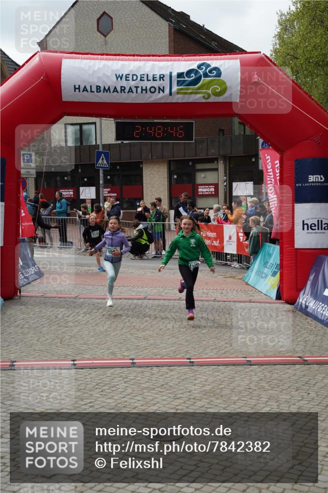 04.05.2025 - 8. Wedeler Halbmarathon Felixshl http://msf.ph/oto/7842382 04.05.2025 12:48:44 Ziel 1140, 1172, 1182, 1190 meine-sportfotos.de