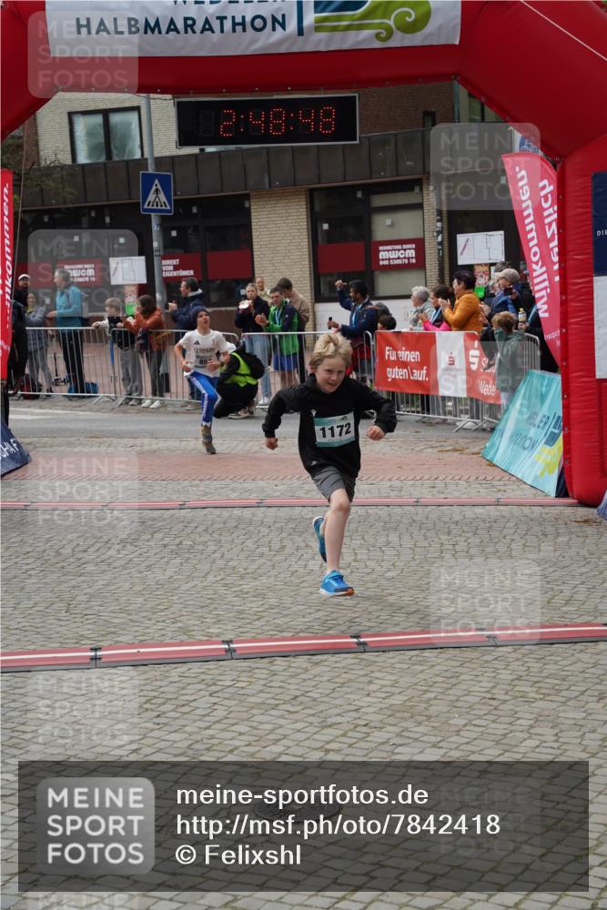 04.05.2025 - 8. Wedeler Halbmarathon Felixshl http://msf.ph/oto/7842418 04.05.2025 12:48:46 Ziel 857, 1172, 1182, 1190 meine-sportfotos.de