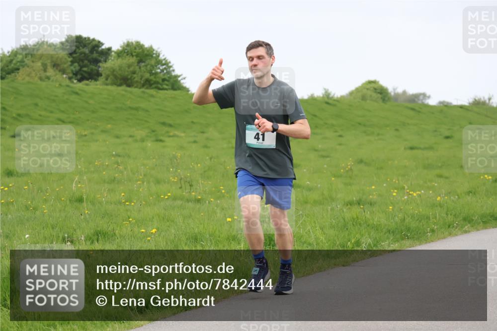 04.05.2025 - 8. Wedeler Halbmarathon Lena Gebhardt http://msf.ph/oto/7842444 04.05.2025 12:15:19 Laufen 41 meine-sportfotos.de